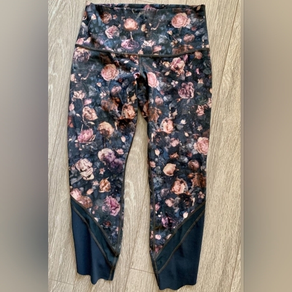 Lululemon Wunder Under Crop II Special Edition Scallop 24" Frosted Rose Multi 10 - Picture 3 of 16